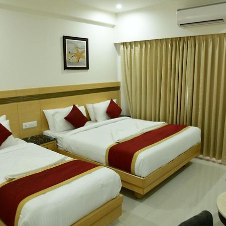 Hotel U.T.Elite Бангалор Екстериор снимка