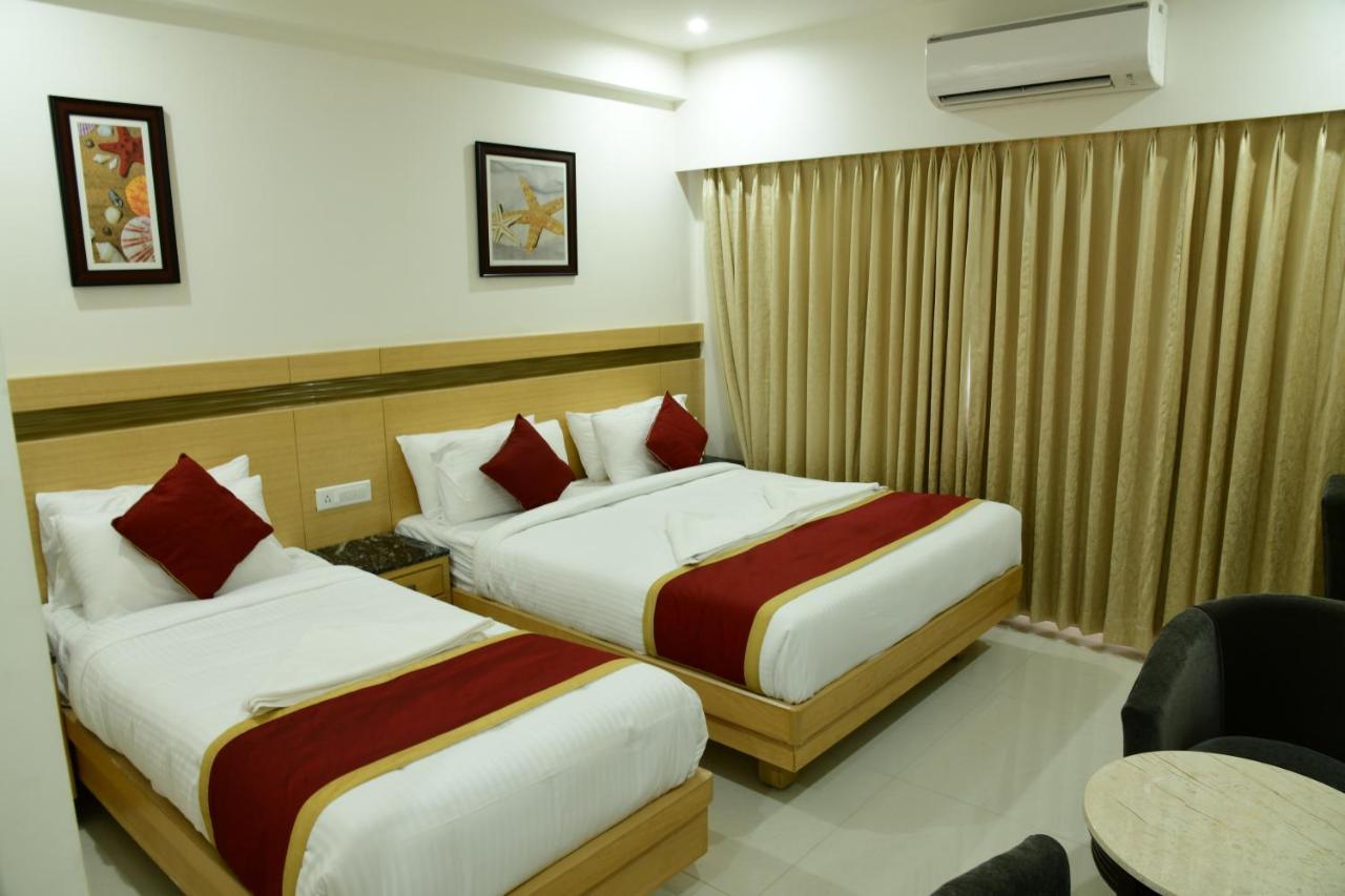 Hotel U.T.Elite Бангалор Екстериор снимка