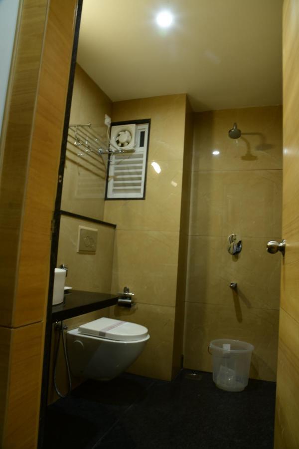 Hotel U.T.Elite Бангалор Екстериор снимка