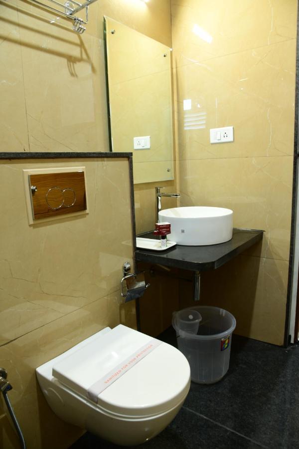 Hotel U.T.Elite Бангалор Екстериор снимка
