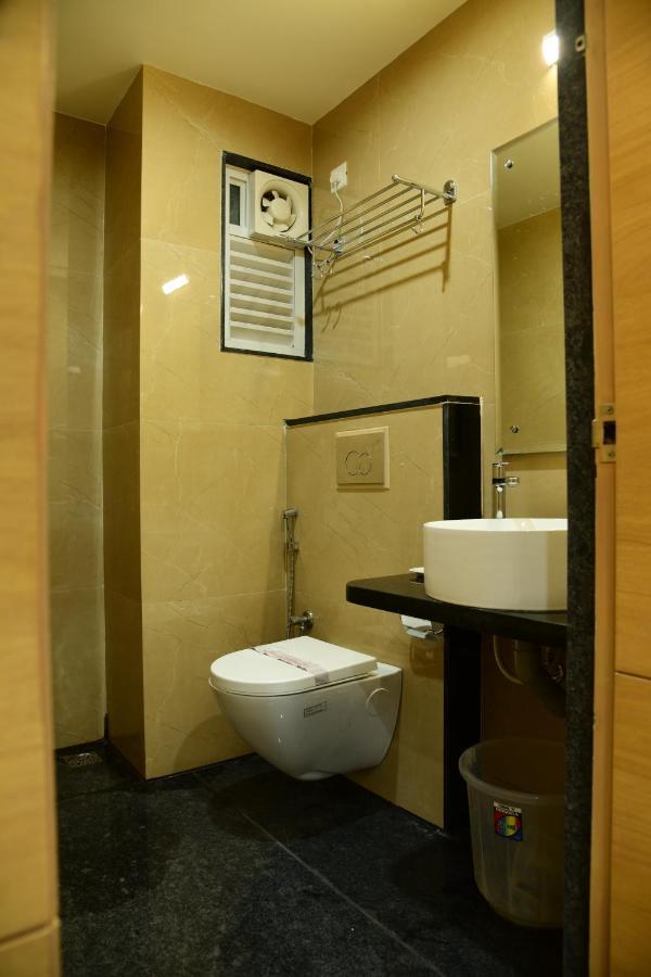 Hotel U.T.Elite Бангалор Екстериор снимка