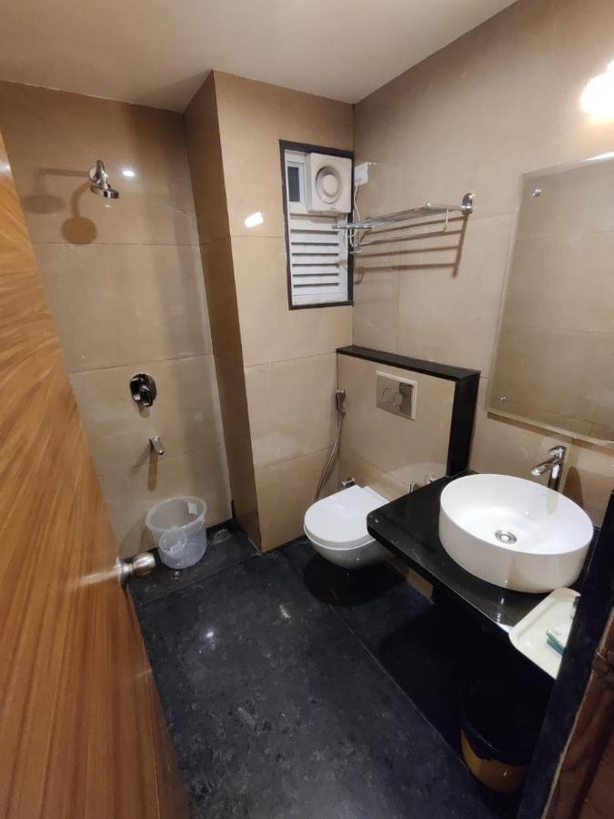 Hotel U.T.Elite Бангалор Екстериор снимка